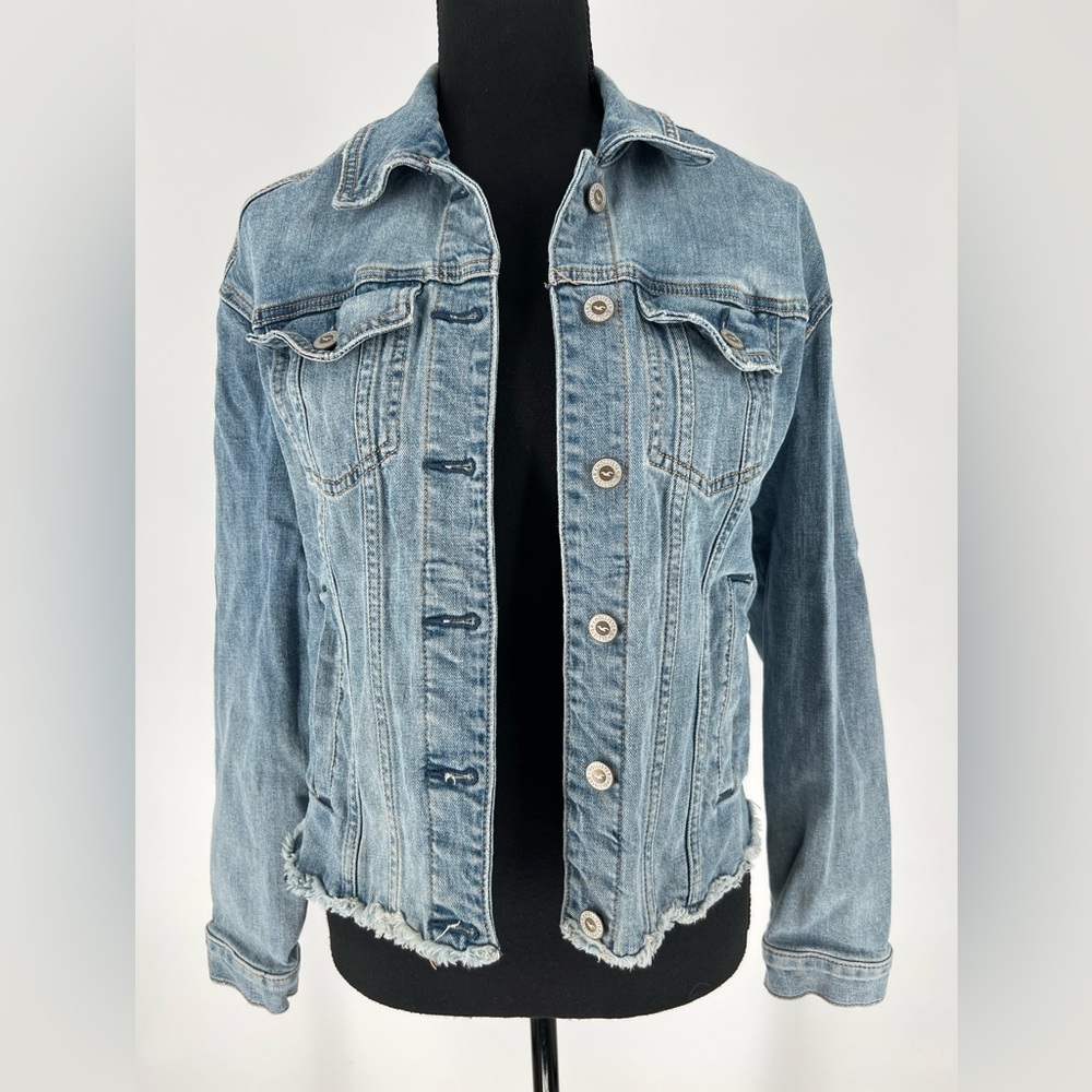 HOLLISTER DENIM JEANS JACKET‎ WITH EMBROIDERED FLOWERS ON BACK
